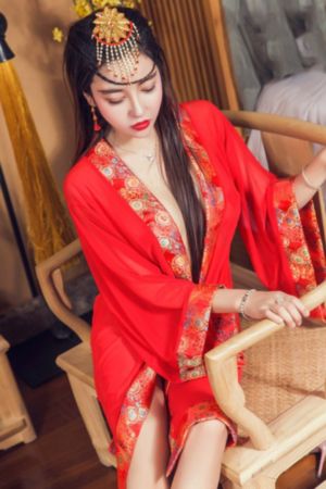 领导扒开我奶罩吸我奶头图片_BD高清迅雷在线观看
